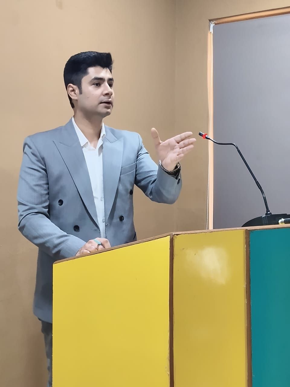 Anmol Sharma mentoring aspirants